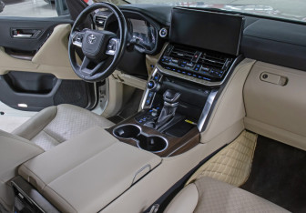 Подержанный автомобиль Toyota Land Cruiser Suv 2022 года (13 фото)