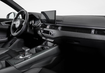 Подержанный автомобиль Audi A4 Sedan 2022 года (9 фото)