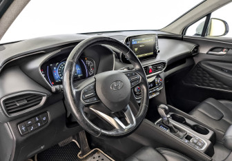 Подержанный автомобиль Hyundai Santa Fe 2019 года (16 фото)