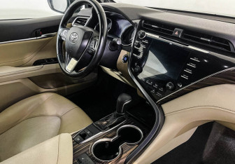 Подержанный автомобиль Toyota Camry Sedan 2019 года (9 фото)