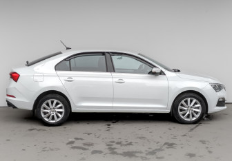 Подержанный автомобиль Skoda Rapid Liftback 2022 года (4 фото)
