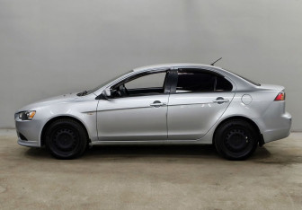 Подержанный автомобиль Mitsubishi Lancer Sedan 2011 года (8 фото)