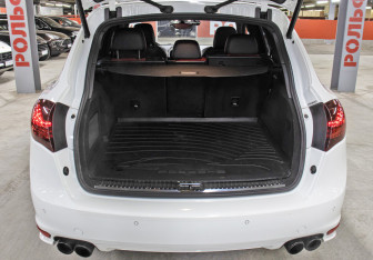 Подержанный автомобиль Porsche Cayenne 2014 года (10 фото)