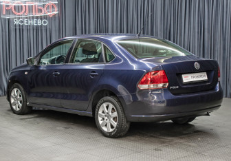 Подержанный автомобиль Volkswagen Polo Sedan 2013 года (7 фото)