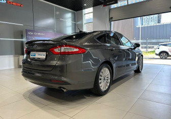 Подержанный автомобиль Ford Fusion (North America) 2015 года (4 фото)