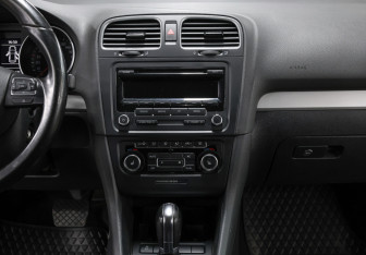 Подержанный автомобиль Volkswagen Golf Hatchback 2012 года (14 фото)