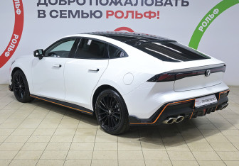 Подержанный автомобиль Changan UNI-V 2023 года (6 фото)