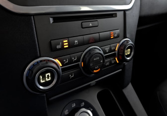 Подержанный автомобиль Land Rover Discovery 2010 года (27 фото)