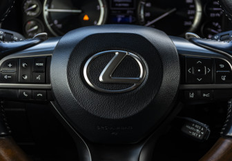 Подержанный автомобиль Lexus LX 2017 года (11 фото)