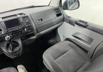 Подержанный автомобиль Volkswagen Caravelle 2013 года (12 фото)
