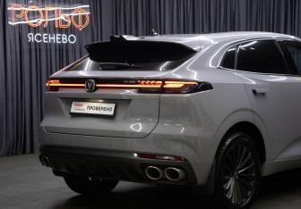 Подержанный автомобиль Changan UNI-K 2023 года (26 фото)