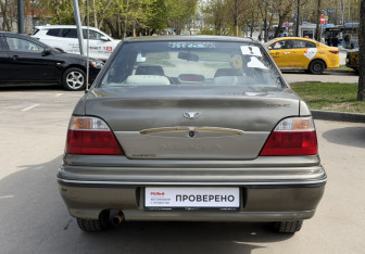 Подержанный автомобиль Daewoo Nexia Sedan 2003 года (6 фото)
