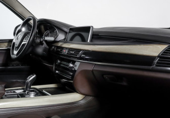 Подержанный автомобиль BMW X5 2015 года (9 фото)