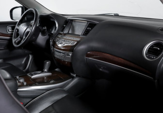Подержанный автомобиль Infiniti JX 2013 года (9 фото)