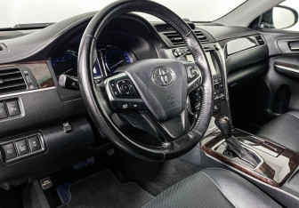 Подержанный автомобиль Toyota Camry Sedan 2017 года (13 фото)