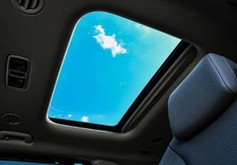 Подержанный автомобиль Kia Carnival 2024 года (15 фото)