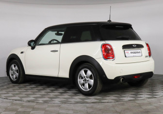 Подержанный автомобиль MINI Hatch 2017 года (7 фото)