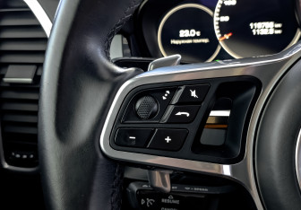Подержанный автомобиль Porsche Cayenne 2020 года (29 фото)