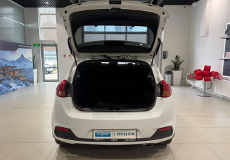 Подержанный автомобиль Kia Ceed Hatchback 2013 года (9 фото)