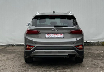 Подержанный автомобиль Hyundai Santa Fe 2019 года (6 фото)