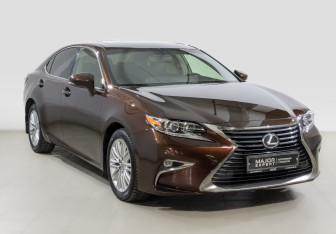 Подержанный автомобиль Lexus ES 2018 года (3 фото)