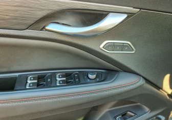Подержанный автомобиль Geely Tugella 2024 года (20 фото)