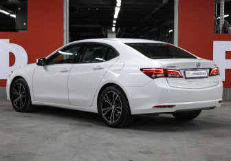Подержанный автомобиль Acura TLX 2014 года (7 фото)