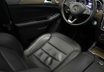 Подержанный автомобиль Mercedes-Benz GLE 2016 года (18 фото)