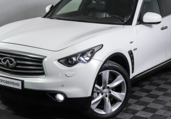 Подержанный автомобиль Infiniti QX70 2015 года (27 фото)