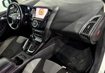 Подержанный автомобиль Ford Focus Wagon 2012 года (9 фото)