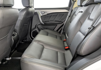 Подержанный автомобиль Geely Emgrand X7 2019 года (12 фото)