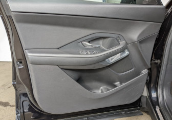 Подержанный автомобиль Jaguar E-Pace 2020 года (8 фото)