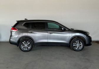 Подержанный автомобиль Nissan X-Trail 2017 года (8 фото)