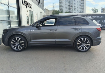 Подержанный автомобиль Volkswagen Touareg 2019 года (8 фото)