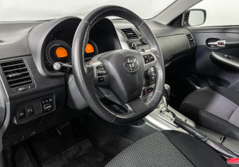 Подержанный автомобиль Toyota Corolla Sedan 2013 года (13 фото)