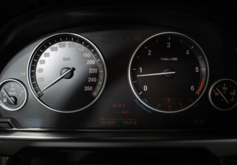 Подержанный автомобиль BMW X5 2016 года (12 фото)