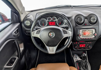 Подержанный автомобиль Alfa Romeo MiTo 2014 года (21 фото)