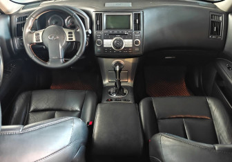 Подержанный автомобиль Infiniti FX 2007 года (9 фото)