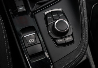 Подержанный автомобиль BMW X1 2017 года (16 фото)