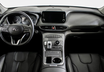 Подержанный автомобиль Hyundai Santa Fe 2023 года (11 фото)