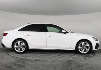 Подержанный автомобиль Audi A4 Sedan 2021 года (4 фото)