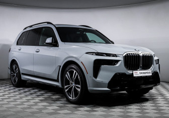 Подержанный автомобиль BMW X7 2022 года (3 фото)