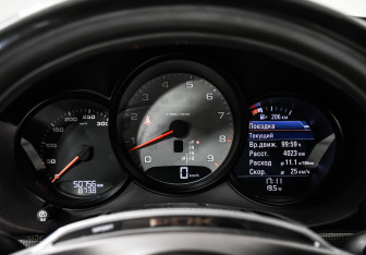 Подержанный автомобиль Porsche Boxster 2015 года (10 фото)
