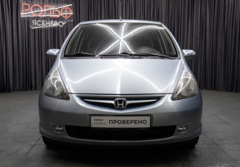 Подержанный автомобиль Honda Jazz 2008 года (2 фото)
