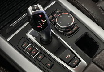 Подержанный автомобиль BMW X5 2016 года (16 фото)