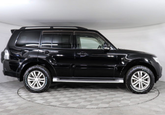 Подержанный автомобиль Mitsubishi Pajero 2011 года (4 фото)