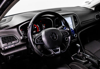 Подержанный автомобиль Renault Megane Wagon 2017 года (12 фото)