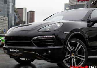 Подержанный автомобиль Porsche Cayenne 2013 года (22 фото)