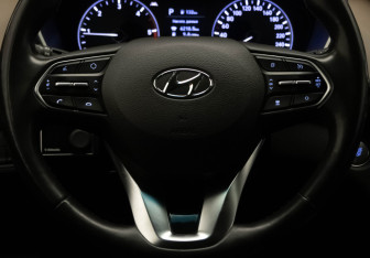 Подержанный автомобиль Hyundai Santa Fe 2019 года (10 фото)