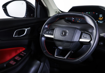 Подержанный автомобиль Changan UNI-S 2024 года (13 фото)